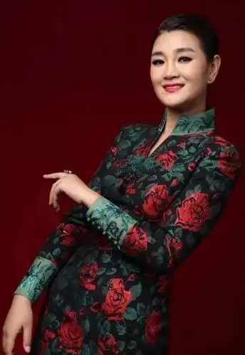 藏族歌手降央卓玛(他与好友降央卓玛之间,不得不说的事)