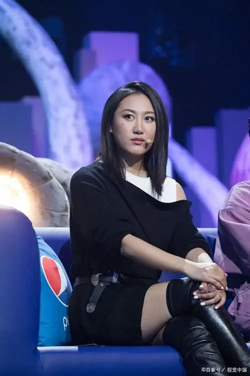 谭维维在2006年超级女声比赛中获得亚军,冠军则被尚零娃夺得.