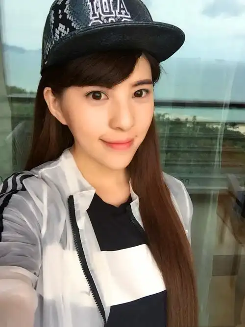 她们是《中国好声音》美女,是汪峰得意的学员,却只有黄霄云红了