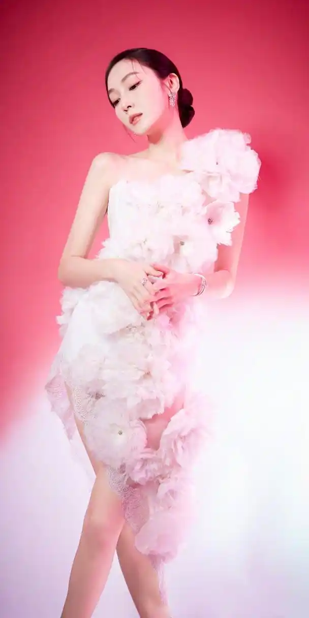郑秀妍,粉色浪漫写真壁纸组图