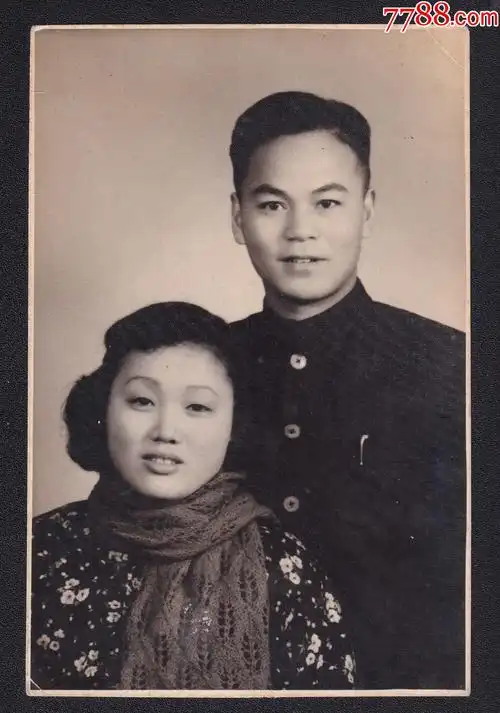 50年代夫妻老照片1张(尺寸约9.7*14.8厘米)