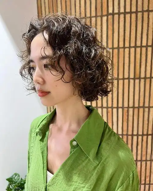 女士短发别乱剪,最火还是这三种,清爽自然真时尚|发型|碎发|蓬松短发