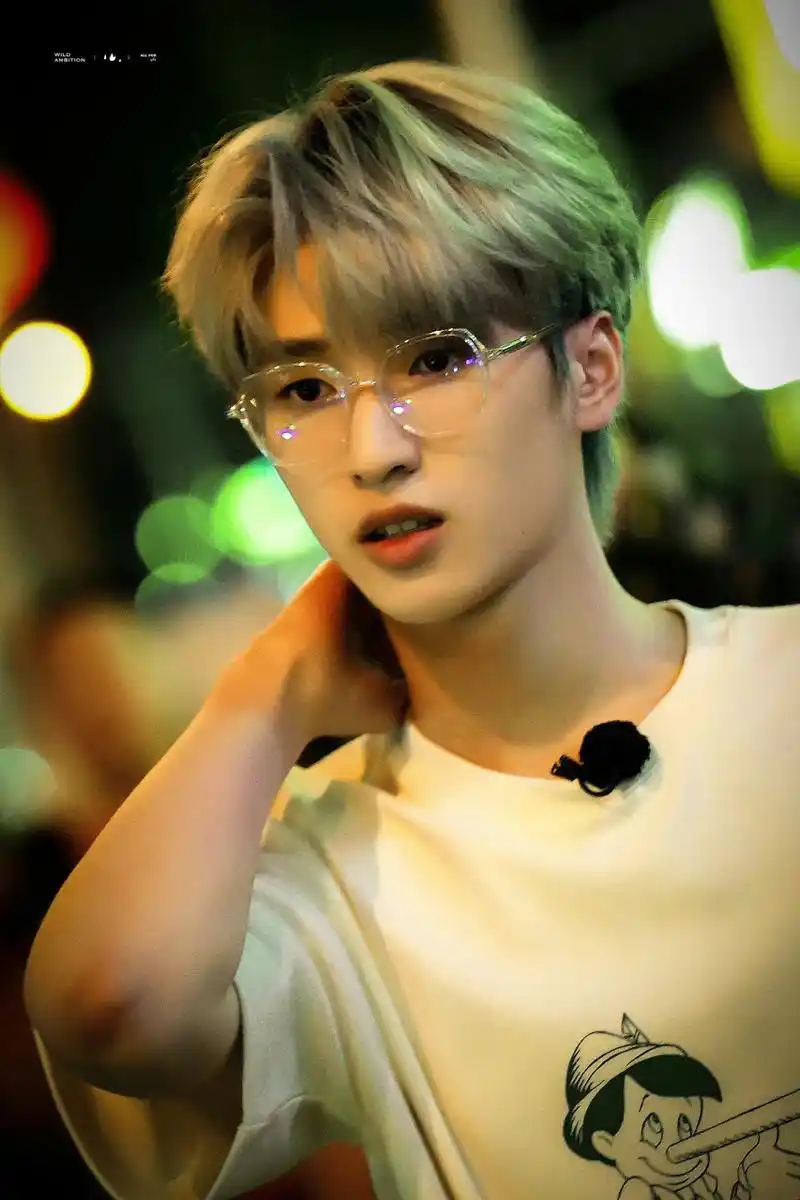 严浩翔未公开拍立得照#  严浩翔一专没有公开过的拍立得照片 好漂亮