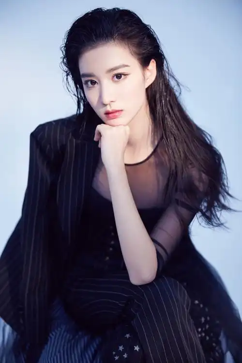 p>王楚然,1999年1月21日出生于上海市,中国内地女演员,歌手,就读于