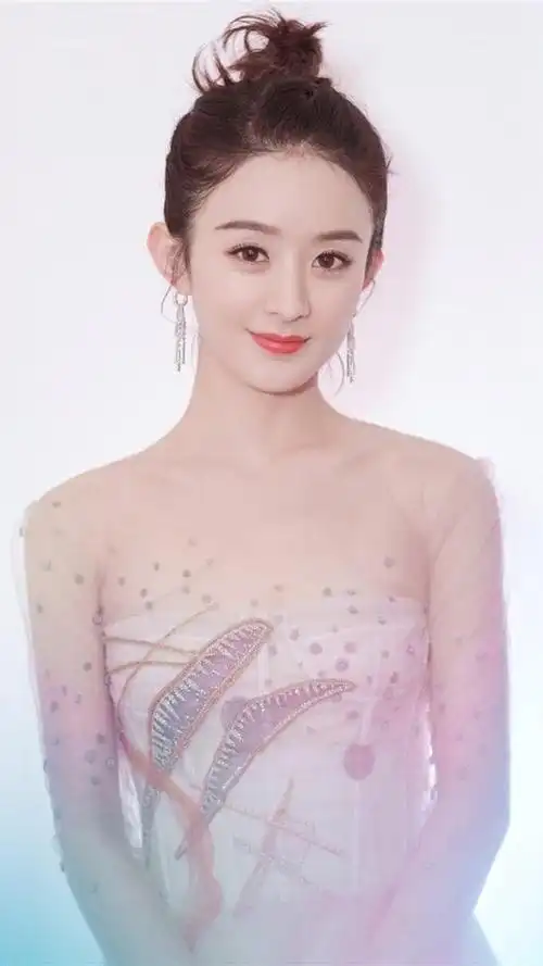 赵丽颖高贵优雅又美丽,一颦一笑尽显女神风范!如此美女,谁不爱呢?