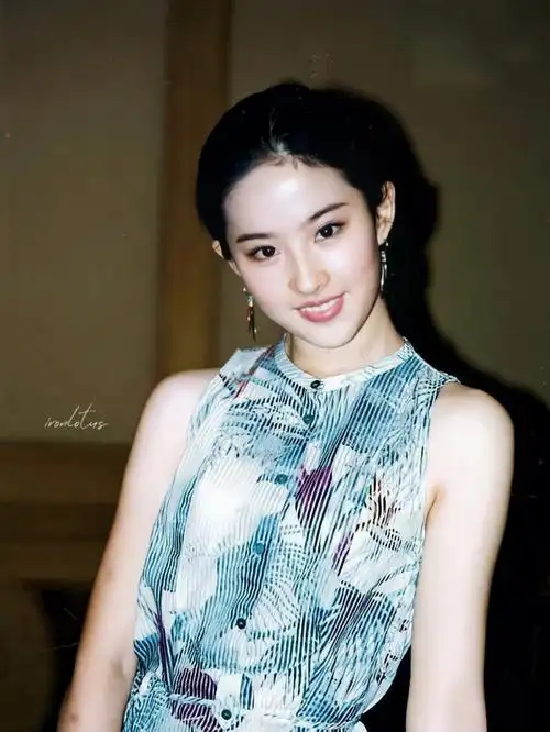 刘亦菲年纪小不是出道晚啊别被洗脑了