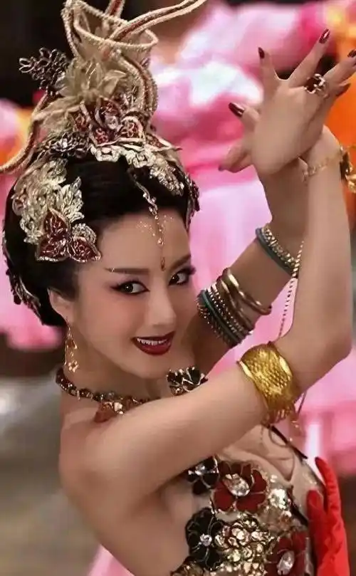 对比8版"苏妲己"很害人:有的很神,有的很美,有的很可怕_版本_范冰冰