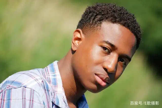 《皮肤黝黑的男青年》智多星-协助拍摄