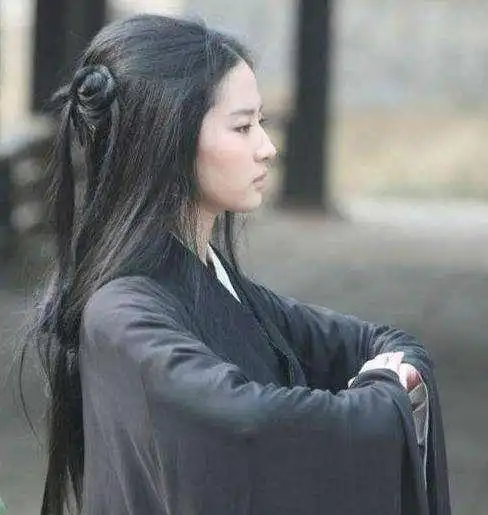 刘亦菲一直有"神仙姐姐"的称呼,但在这部剧中的造型,却让人觉得造型有