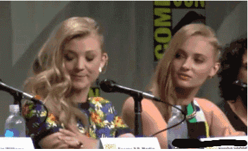 黄头发美女麦克风闪光灯gif动图_动态图_表情包下载_soogif