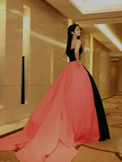 又一波红毯 毛晓彤深v露背裙太惊艳 孙千透视装性感 于文文身材火辣