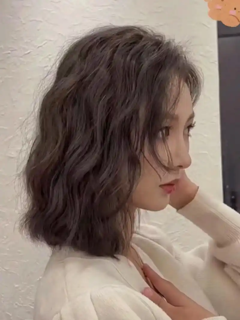 不挑脸型的齐肩法式烫发|短发尴尬期救星 不挑脸型的齐肩法式烫发