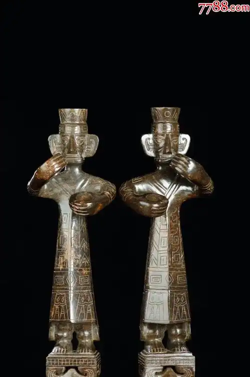 高古玉雕三星堆神人面像摆件一对