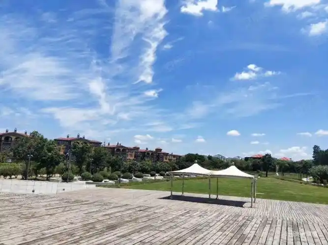 淀山湖上海湾联排别墅,北入户南花园,带车位,小区出门