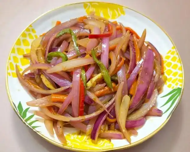 素炒洋葱(素菜)的做法