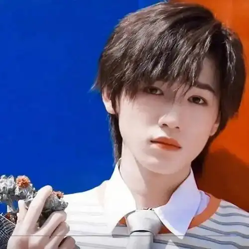 宋亚轩的头像真是个无敌小可爱