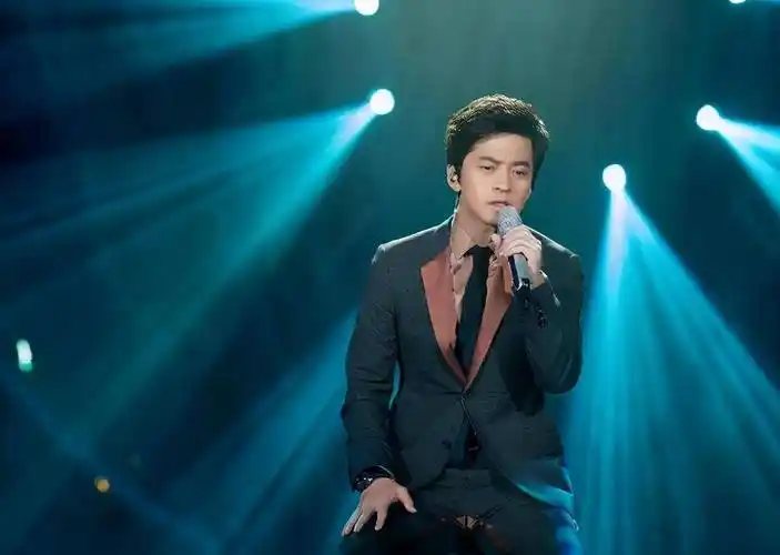 她是清华女博士,因长相太美被发掘,拒绝进圈却嫁歌手李健为妻_事业