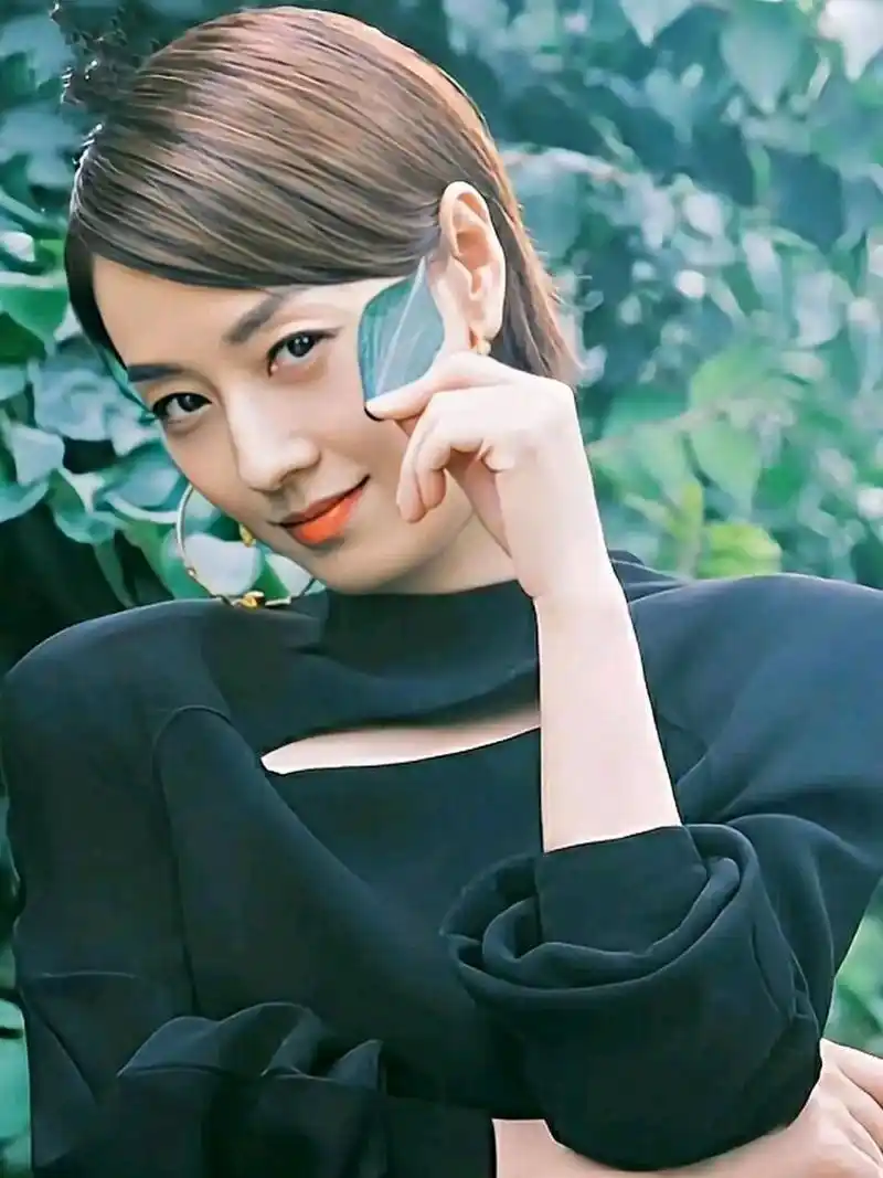 马伊琍,1976年6月29日出生于上海,中国大陆女演员  毕业于上海戏剧