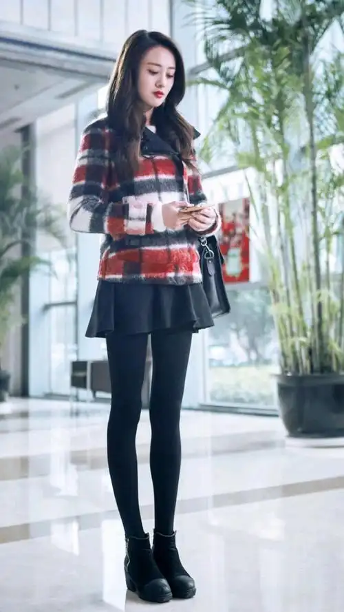 看了郑爽的这3张照片,这么多年来,我们都被郑爽的身高和腿给"骗"了