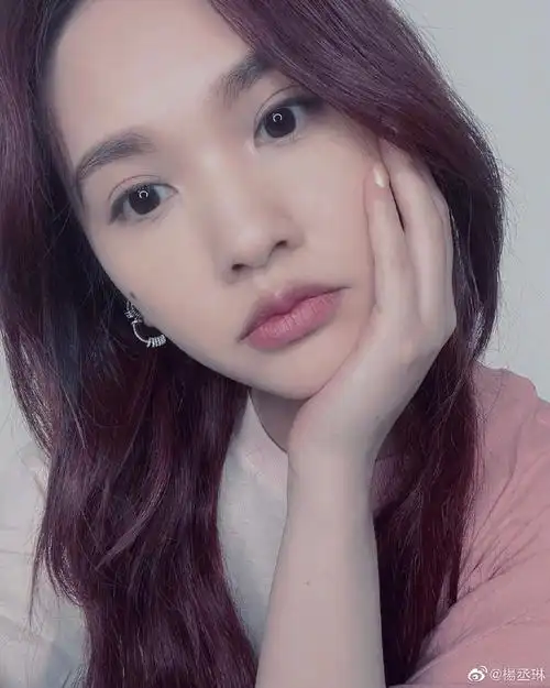 杨丞琳晒库存美照元气满满笑容灿烂