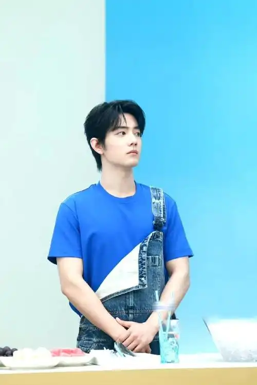 肖战回国机场穿搭##肖战