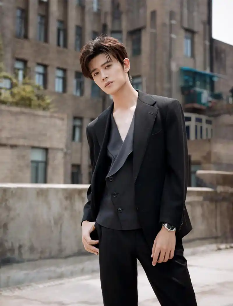 来份高冷任嘉伦 ,感受清爽帅气!  #任嘉伦写真集