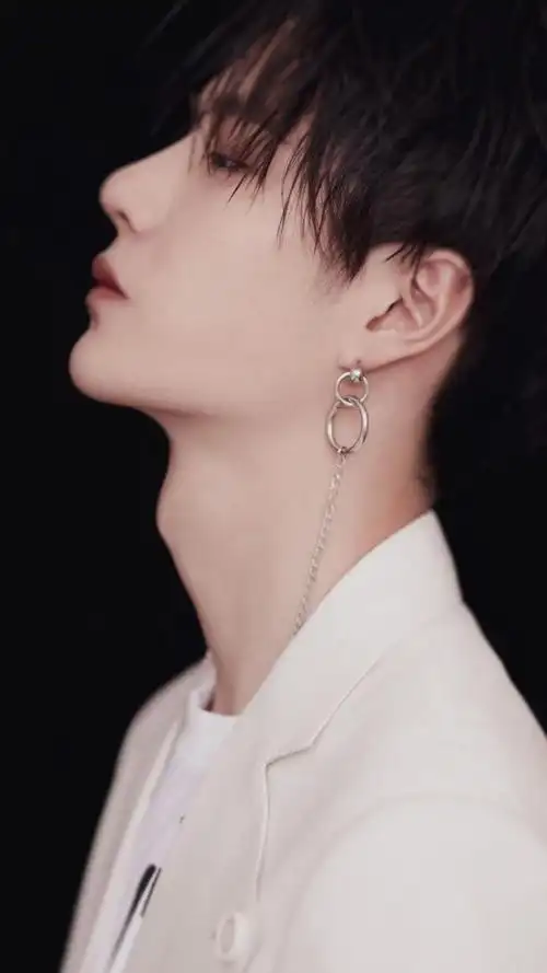 帅气有型王一博迷人写真,锁屏图片,高清手机壁纸,明星-回车桌面