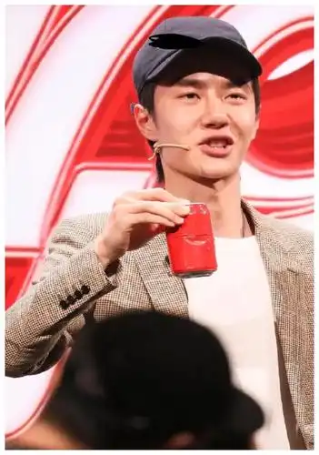 王一博无修图照片流出 肤色暗沉尽显老态