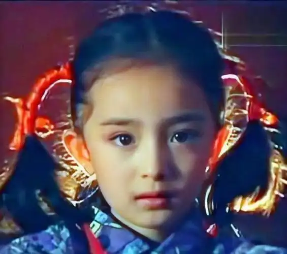 蜜蜂们来换上杨幂小时候的头像吧