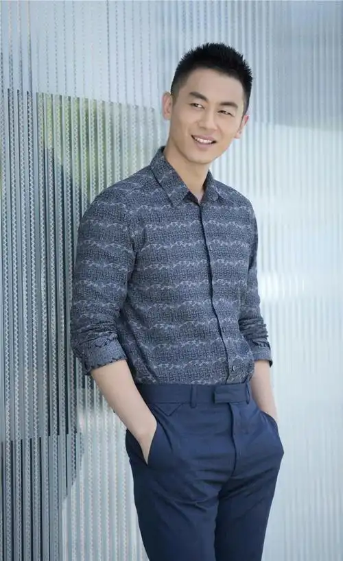 朱亚文给人第一个印象深刻的作品是《闯关东》,在《闯关东》中,朱亚文