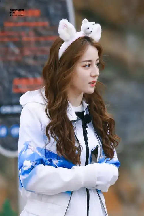 今日份是敲可爱的卷发洋娃娃热巴美貌暴击中