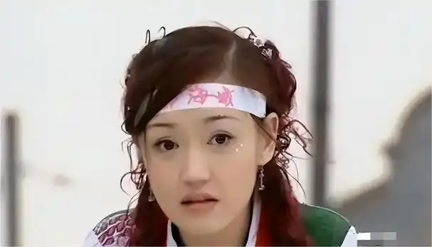 2006年,薛佳凝不顾一切飞奔至胡歌身处危险的现场,她的日夜陪伴如疾风