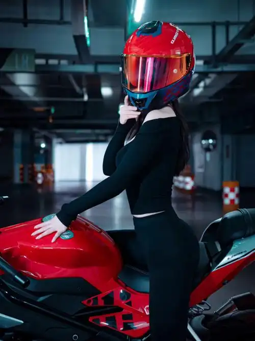 机车美女带你开启不需要别人陪的旅行