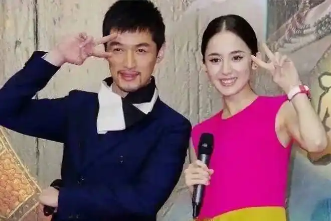 胡歌给古力娜扎发消息但是古力娜扎回复你是谁