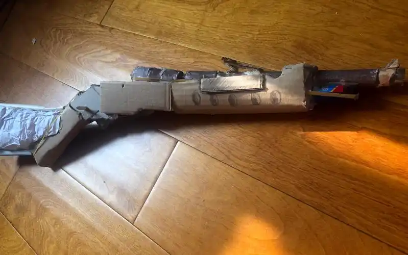 纸枪(可发射(!无威力!))没有任何参考原型精度一般