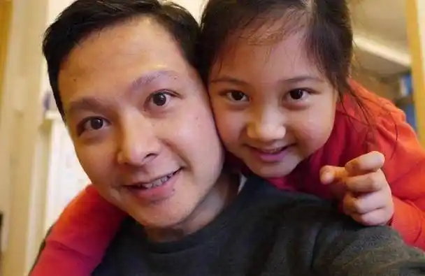 古天乐好友从艺20年养不起家,转行做保险,为女儿存300万留学_邓一君