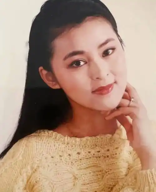 著名演员何音:与黄志忠离婚后,染霜的玫瑰带泪开_琼瑶_观众_表演