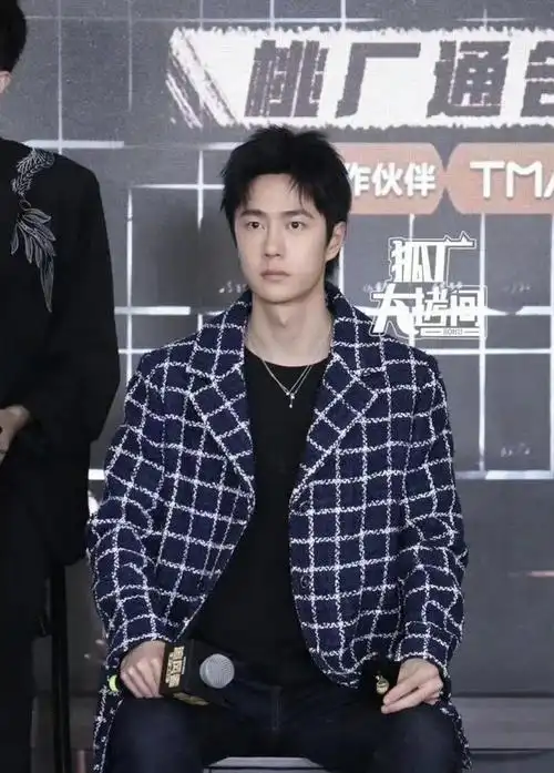 看过圈圈之前写的八卦的小婊贝都知道,王一博为了拍摄新电影,在外形上