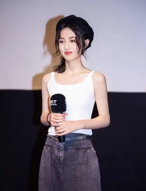 斩获数个大奖后,张子枫@张子枫用事实证明了,演员就要用作品发声祝