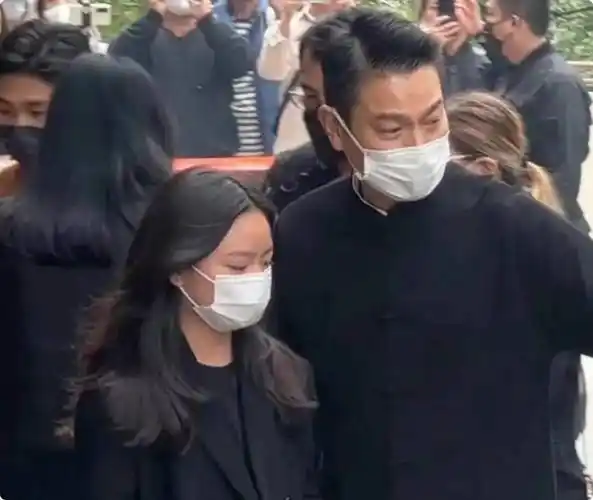 刘德华女儿亮相,眉眼与妈妈如粘贴复制_刘向_朱丽倩_生活