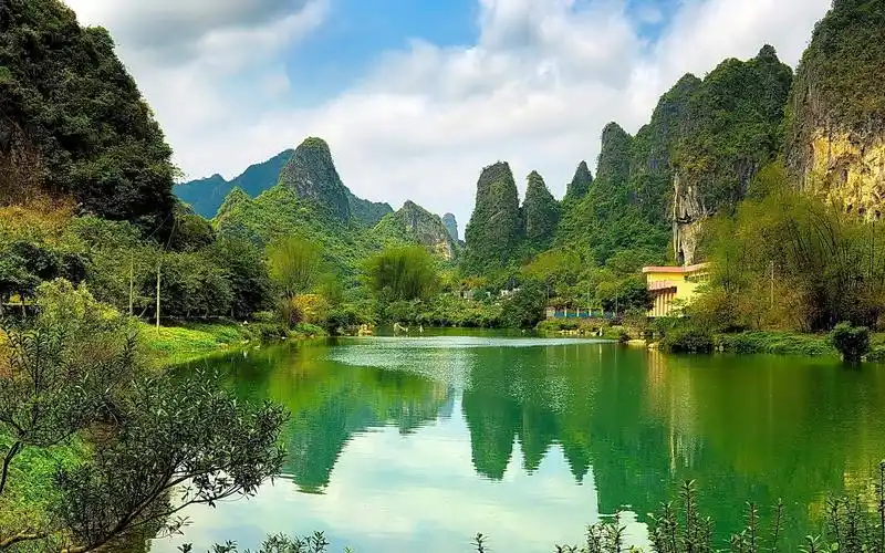 绿山山脉壁纸之间的湖,高清图片,壁纸,自然风景-桌面城市