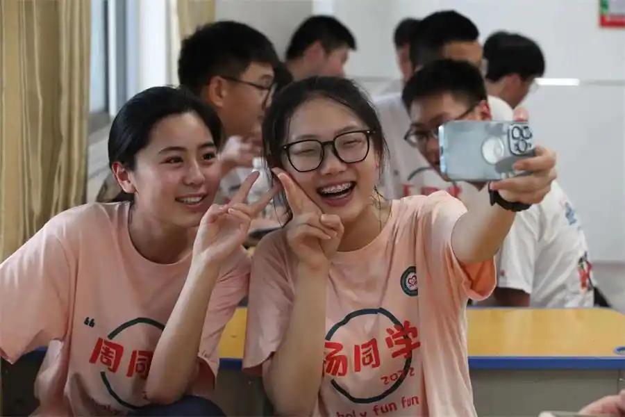 绝美阜宁某初中毕业照夺目上线