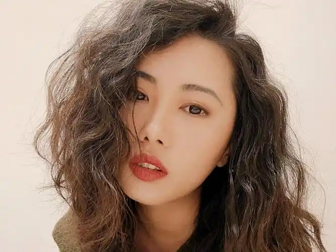 90年代港风复古妆 蓬松小卷发~回头率杠杠地