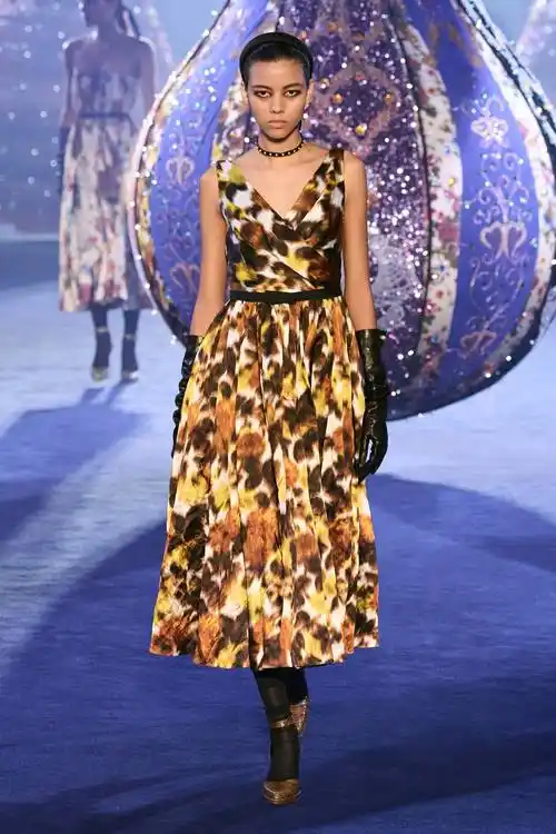 christian dior巴黎时装周2023秋冬秀场经典50年代_chiuri_grazia