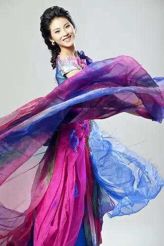 美女集散地解放军艺术学院戏剧系的高材生,现在是总政话剧团青年演员