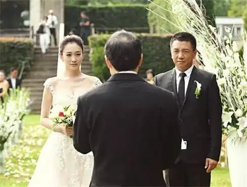 至于鄢颇,鄢颇说每天都在被爸爸催婚,虽然感情之路坎坷,但是他自己说