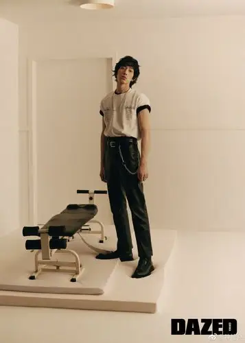 67有种认不出叫井柏然时尚封面堪称整容式暴瘦效果太惊艳