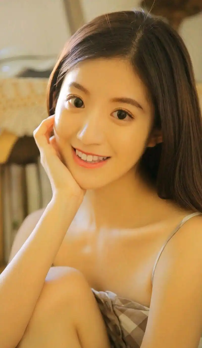 爱笑的女孩:甜美清纯,唯美温柔!