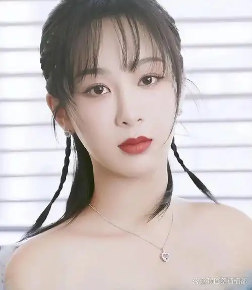 2021年11月15日,杨紫在社交平台发布自己离开的消息.