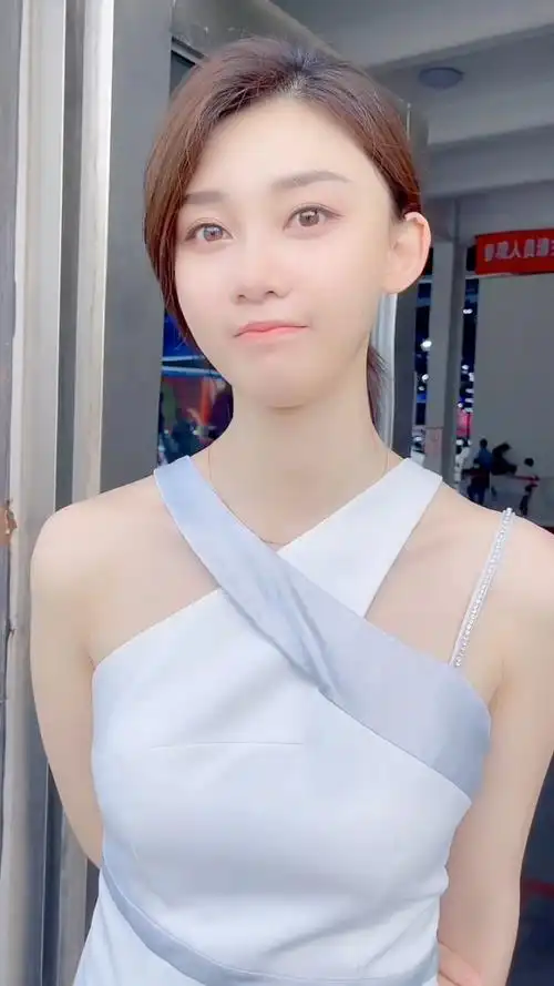 答应我,找女朋友就找我这样的,白白嫩嫩会跳舞还能做饭,而且听话屁股